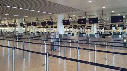 Vista de la terminal de salidas del Aeropuerto Internacional de Bruselas, casi vacía con motivo de la huelga de trabajadores del proveedor externo de servicios de seguridad