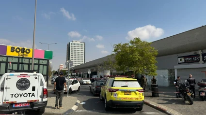 Una persona murió y ocho resultaron heridas este domingo tras producirse un tiroteo y apuñalamiento en la estación central de autobuses de Beer Sheva