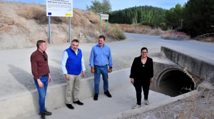 El delegado territorial de Sostenibilidad y Medio Ambiente en Granada, Manuel Francisco García y el alcalde de Santa Fe, Juan Cobo