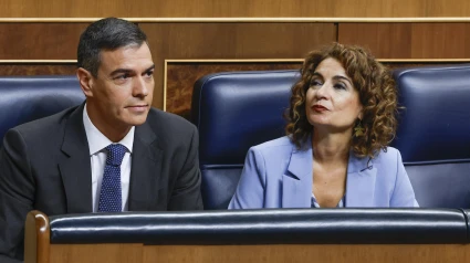 Pedro Sánchez y la vicepresidenta primera, María Jesús Montero