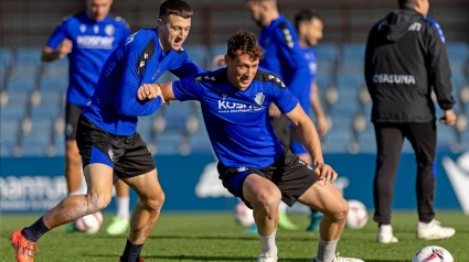 Herrando y Bretones en un entrenamiento de Osasuna en Tajonar