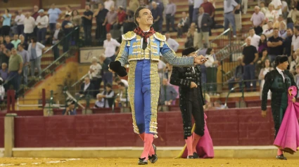 El Cid en la vuelta al ruedo en Zaragoza tras cortar una oreja al toro de La Palmosilla