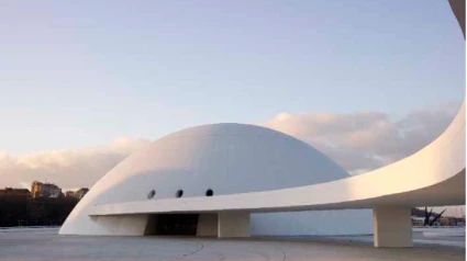 La cúpula del Centro Niemeyer, en Avilés