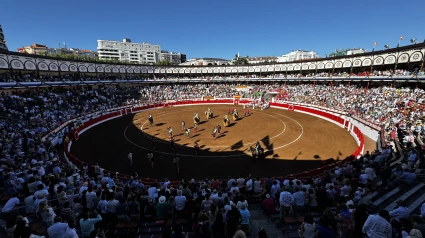 Paseíllo en la plaza de toros de Cuatro Caminos de Santander