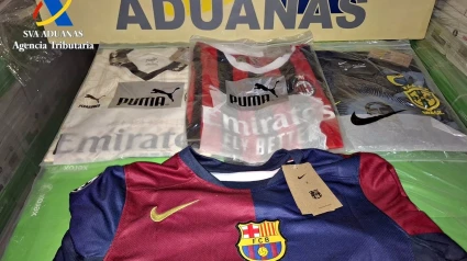 16/10/2024 Camisetas de equipos de fútbol falsificadas intervenidas en la Feria de Zafra.
SOCIEDAD ESPAÑA EUROPA EXTREMADURA
AGENCIA TRIBUTARIA