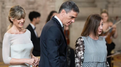 La mujer del presidente del Gobierno, Begoña Gómez, el presidente del Gobierno, Pedro Sánchez, y la presidenta del Congreso, Francina Armengol