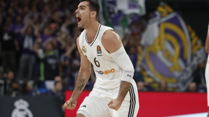 MADRID, 17/10/2024.- El alero del Real Madrid Alberto Abalde reacciona durante el encuentro correspondiente a la Euroliga entre el Real Madrid y el Panathinaikos en el WiZink Center de Madrid, este jueves. EFE/ Juanjo Martín