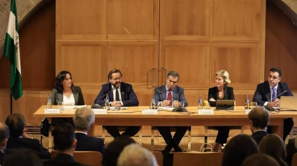 El delegado del Gobierno andaluz en Granada, Antonio Granados, y el presidente del Tribunal Superior de Justicia de Andalucía, Lorenzo del Río, en el centro en la imagen, han participado en la apertura de las cuartas jornadas de protección del patrimonio