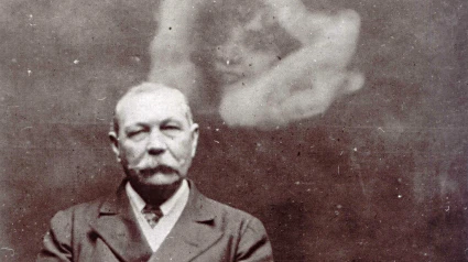 Del odio a Sherlock Holmes a su obsesión por los espíritus: la cara oculta de Arthur Conan Doyle