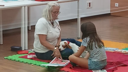 Perico, el perro 'lector' más querido de la Ricardo León
