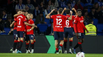 Los jugadores de Osasuna celebran el primer gol del equipo navarro