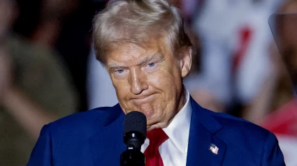 El expresidente estadounidense y candidato presidencial republicano Donald Trump participa en un evento de campaña en el McCamish Pavillion en el campus de Georgia Tech en Atlanta, Georgia, EE. UU., el 28 de octubre de 2024