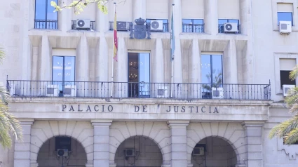 Fachada del edificio de los Juzgados de Sevilla