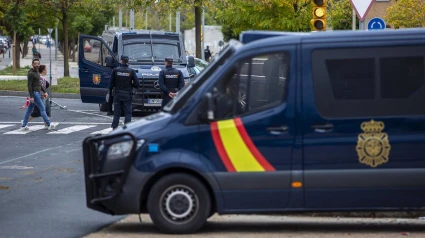 Detenidos dos varones tras desmantelar un punto de venta de drogas en una casa de Cabra