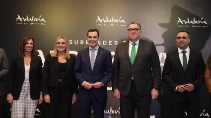 Juanma Moreno asiste a la presentación de la campaña ‘The surrender of Andalusian Crush”