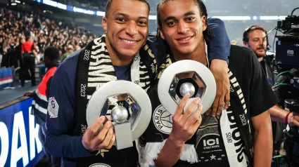 Mbappé con su hermano Ethan la pasada temporada en el PSG