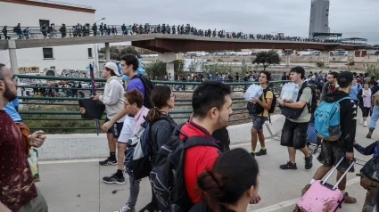 Miles de voluntarios van hacia las zonas afectadas