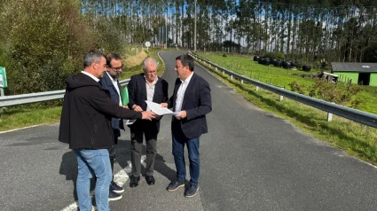 Técnicos provinciales y municipales visitando la zona en la que se actuará