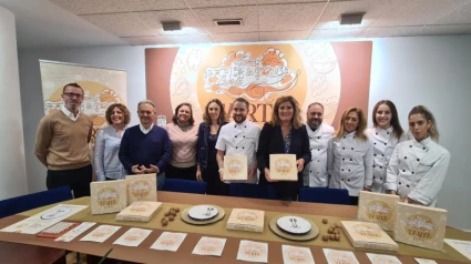 La tarta de Narón, durante su presentación, está a punto de cumplir un año