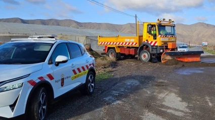 Limpieza de arrastres en las carreteras regionales