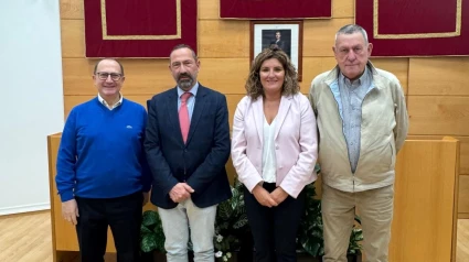 Blanco, de Prado Fernández, Ferreiro y Gato en el salón de plenos del Ayuntamiento