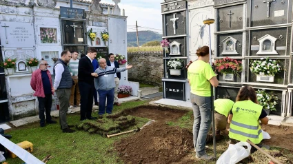 El secretario xeral del PSdeG visitó el cementerio de Santa María de O Val, en Narón