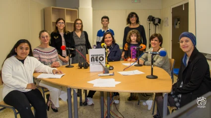 Estudiantes que realizan el programa Radio Saúde