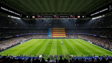 Emotivo minuto de silencio en el Bernabeu