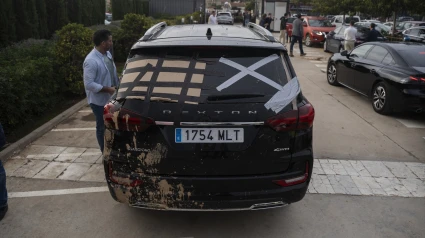 El coche, destrozado, que llevaba al presidente del Gobierno