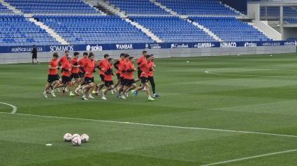 El Huesca se ejercita en El Alcoraz a dos días del derbi aragonés