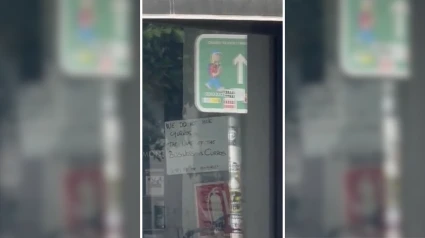 El cartel que se han visto obligados a colgar en un bar de Sevilla