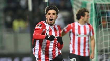 Nico Serrano celebra el gol de la remontada del Athletic.