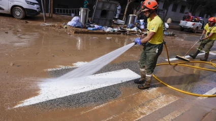 Labores de limpieza en los municipios afectados por la DANA