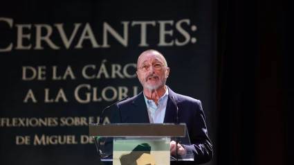 El escrito Arturo Pérez-Reverte ha pronunciado la conferencia inaugural 'El soldado Cervantes' en las Jornadas Cervantinas --organizadas por la Fundación Cajasol-- en la que ha hecho un repaso de la vida y obra de Miguel de Cervantes.
POLITICA 
ROCÍO RUZ/EUROPA PRESS