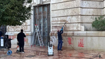 Empiezan a limpiar pintadas en el Ayuntamiento de ValenciaPOLITICA COMUNIDAD VALENCIANA ESPAÑA EUROPA VALENCIA SOCIEDAD