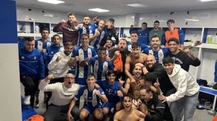 El CF Lorca Deportiva celebró en el vestuario la victoria 5-2 ante el Plus Ultra.