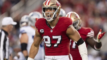 Nick Bosa celebra una jugada defensiva durante un partido de los 49ers