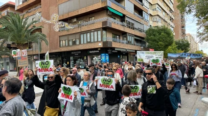 Manifa contra la mina en Cáceres