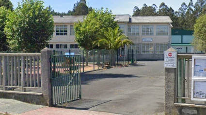 Entrada al colegio CEIP San Ramón en Moeche