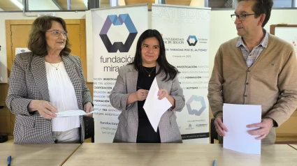 Firma del convenio entre representantes de Fundación Miradas y de la Cátedra Miradas por el Autismo de la Universidad de Burgos con el municipio mexicano de Zapopan.