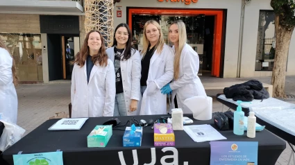 Los futuros profesionales de enfermería salen a las calles de Jaén.