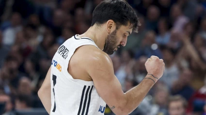 Campazzo celebra una acción