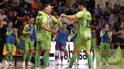 Los jugadores del Illes Balears Palma Futsal, celebrando un gol, ayer en Son Moix