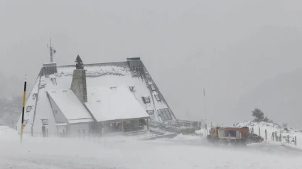 Aspecto que presenta con la llegada de la nieve el refugio de Belagua.