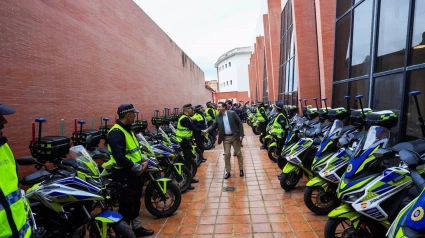 Recepción de las motos
El alcalde de Córdoba, José María Bellido, y el teniente de alcalde delegado de Seguridad, Jesús Coca, han asistido este miércoles a la recepción de 52 nuevas motos adquiridas para la Policía Local de distintas configuraciones tras contar con una inversión de más de 500.000 euros.

POLITICA ANDALUCÍA ESPAÑA EUROPA CÓRDOBA
AYUNTAMIENTO DE CÓRDOBA