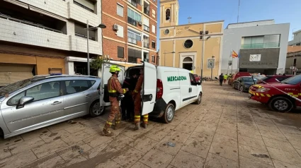 Un vehículos de Mercadona presta apoyo logístico para el reparto de alimentos | Agencias