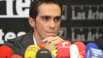 Alberto Contador ante los medios