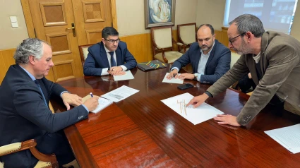 Delegado del Gobierno con el alcalde de Pontedeume y el jefe de la Demarcación de Carreteras en Galicia