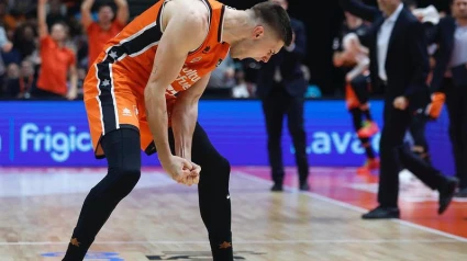 Sestina celebra uno de sus cinco triples en su mejor encuentro con Valencia Basket