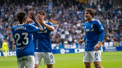 El Real Oviedo celebra uno de los tres goles marcados al Tenerife